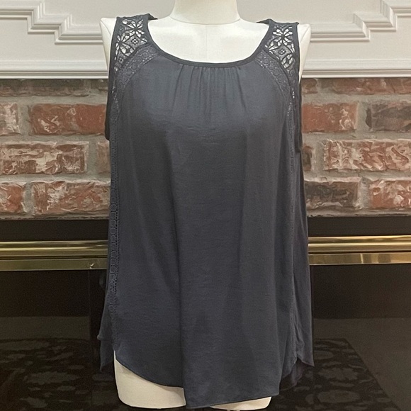 Ann Taylor LOFT navy blue top with lace accents / S / Excellent condition - Picture 1 of 17